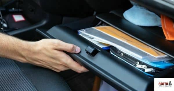 The most 6 useful things to keep in your glovebox